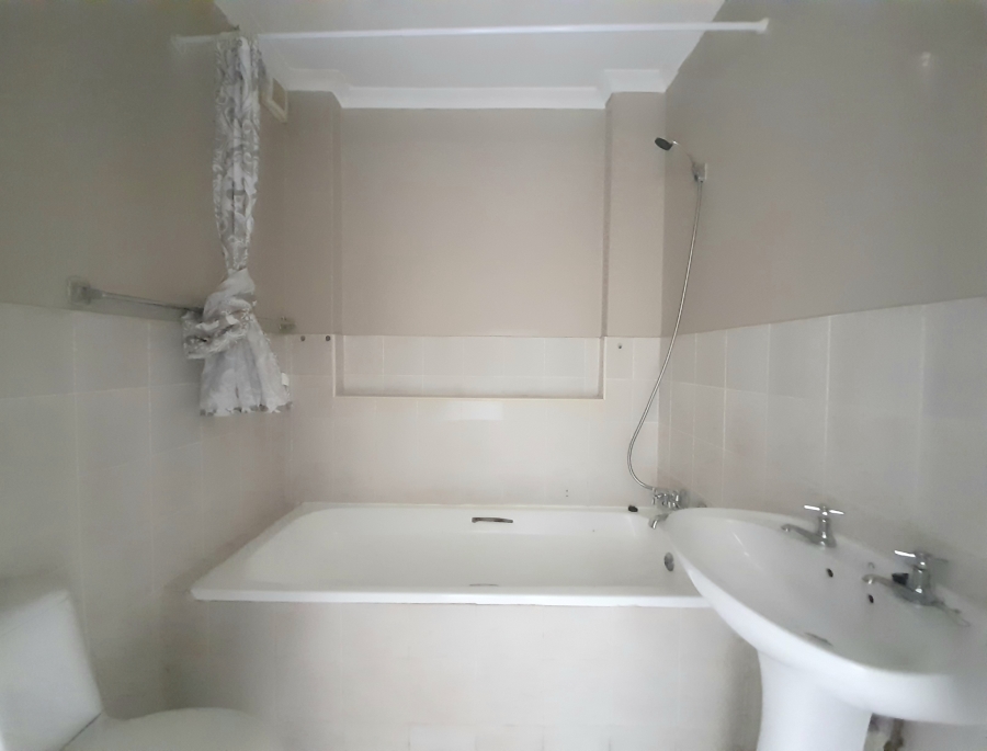 8 Bedroom Property for Sale in Uitzicht Western Cape